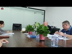 Visita del cliente para 1-12 la máquina interior al aire libre de la fabricación del cable de descenso de los corazones FTTH