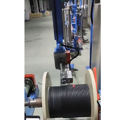 La travesía automática del brazo robótico toma la máquina para los cables de fribra óptica al aire libre