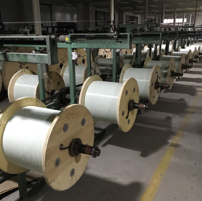Las extrusiones por estirado trabajan a máquina de la fibra de vidrio reforzaron FRP plástico para el cable de fibra óptica