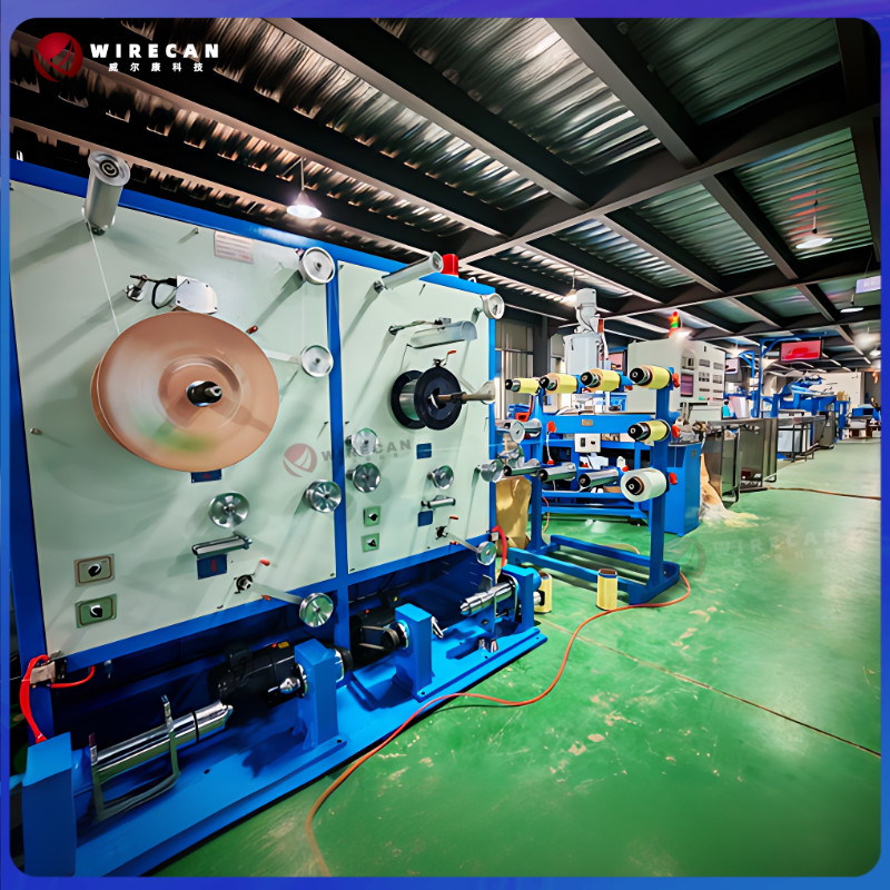 Línea de producción de cables de fibra FTTH para interiores.